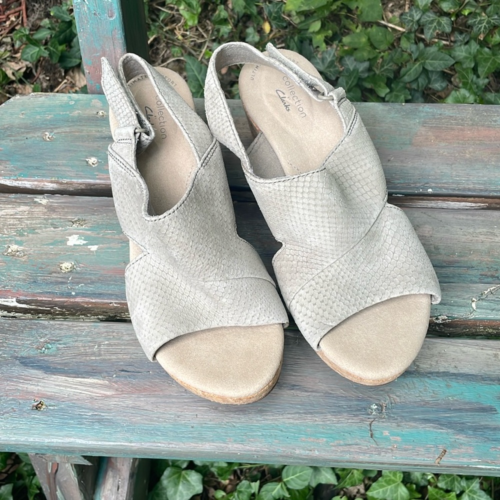 Clarks wedge sandals | size 9.5